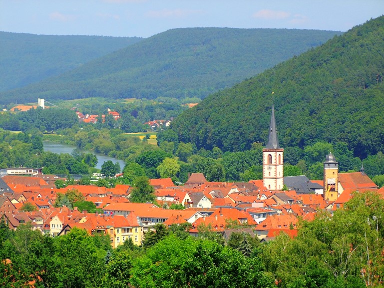 Blick von der Alm auf die Stadt Lohr a. Main