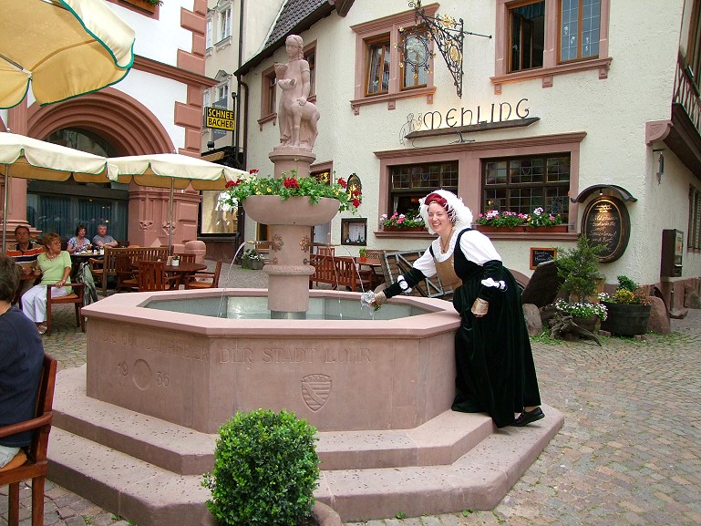 Der Lohrer Mrchenbrunnen im Juni 2010