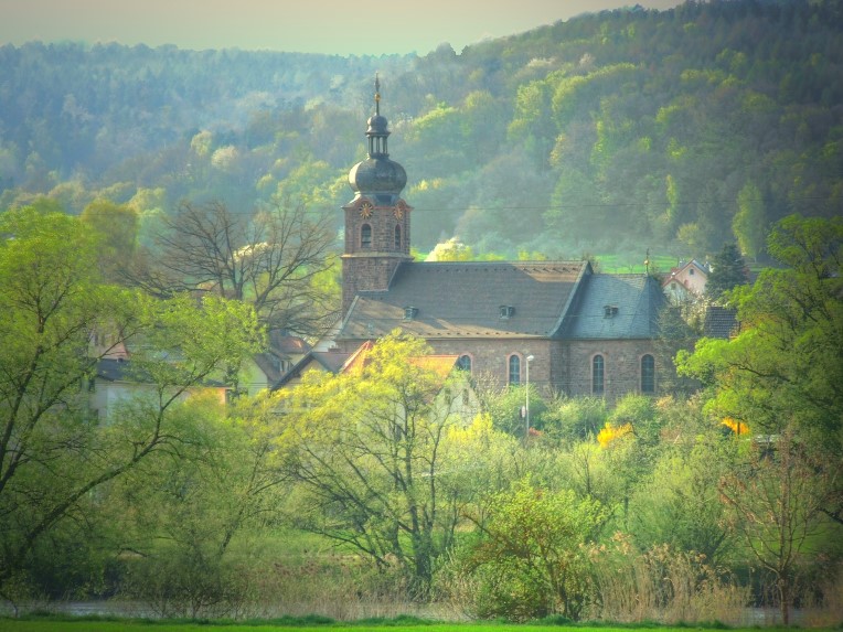 Die Kirche St. Bonifatius in Sackenbach