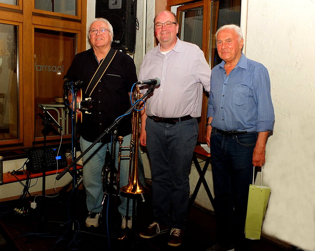 Abschied von Pfarrer Sven Johannsen auf dem Bild mit Bernd Werkmeister und Eduard Stenger