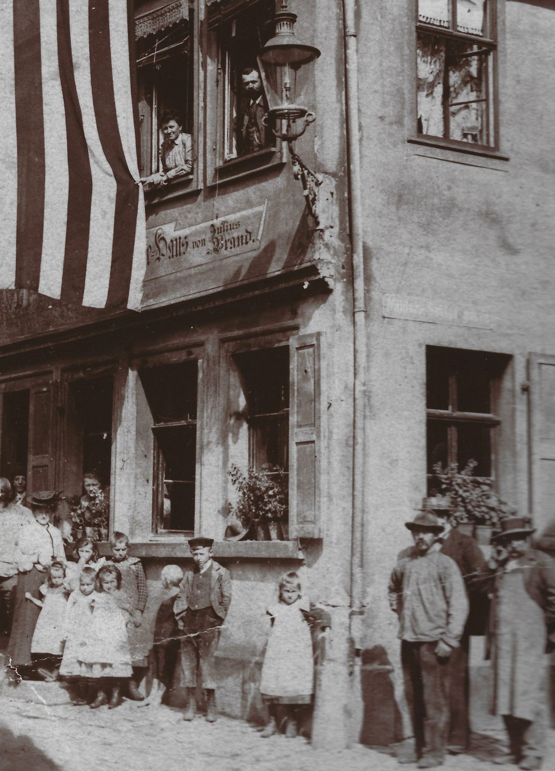 Weinwirtschaft Brand 1902 mit Gasstraßenlaterne